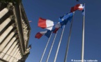 Pourquoi la France n'interdira pas le voile aux mères lors des sorties scolaires ni les signes religieux aux mineurs
