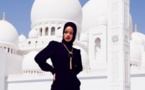 Rihanna tape la pose à la mosquée d’Abu Dhabi