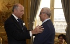 Laurent Fabius décore Rachid Lahlou de la Légion d'honneur