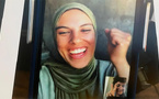 A l'occasion de la 78e édition du Festival de Cannes, un hommage vibrant a été rendu par des centaines d'artistes à la photojournaliste Fatima Hassouna, tuée par l'armée israélienne avec sa famille à Gaza le 16 avril 2025.