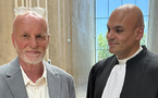 Le politologue François Burgat (à gauche), ici aux côtés d'un de ses avocats, Me Rafik Chekkat, a été relaxé des faits « apologie du terrorisme » mercredi 28 mai 2025 par le tribunal correctionnel d'Aix-en-Provence. © Lignes de Crêtes/X