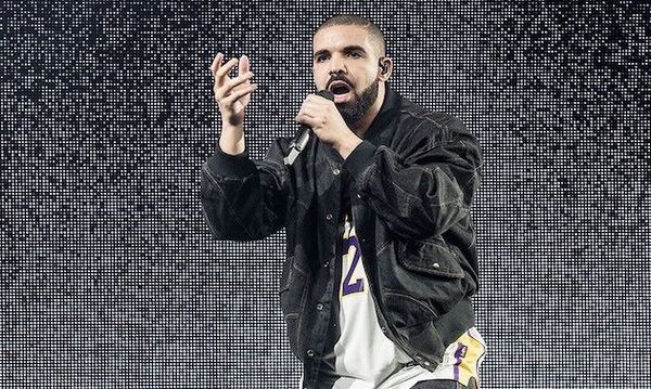 Non, Drake n’a pas demandé à des femmes de retirer leur voile en plein concert