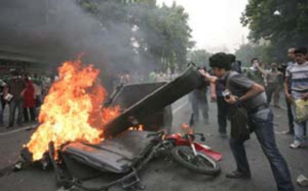 Réélection d'Ahmadinejad : la tension monte en Iran