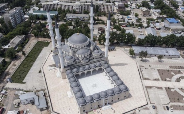 La plus grande mosquée d’Asie centrale, financée par la Turquie, inaugurée au Kirghizistan
