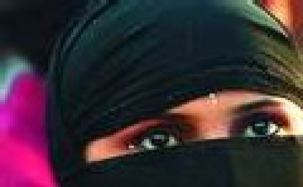 Grande-Bretagne: polémique autour du niqab