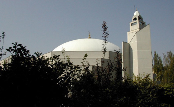 Les mosquées profanées face au coût de la sécurité