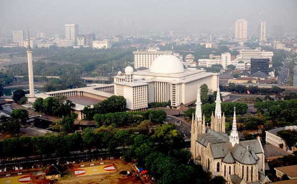Indonésie : un tunnel de l’amitié entre chrétiens et musulmans relie la mosquée et la cathédrale de Jakarta