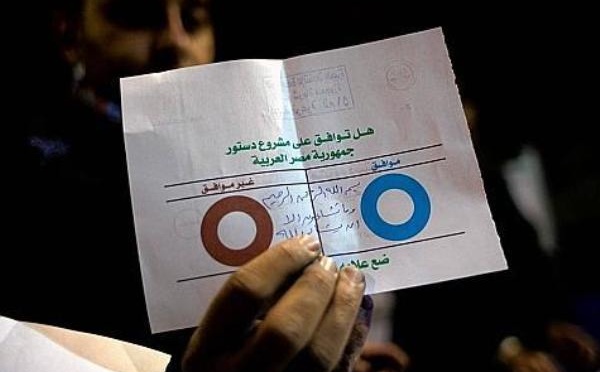 Egypte : la Constitution soumise au vote, sa légitimité contestée