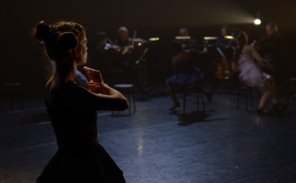 Looping pop, danse mécanique sur musique de chambre