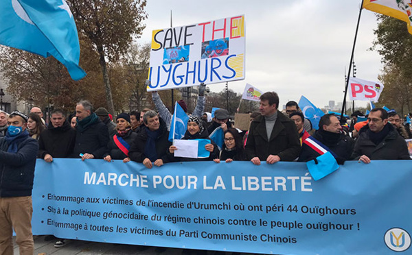 « Génocide en cours, sauvons les Ouïghours ! » A Paris, une mobilisation ferme contre le régime chinois