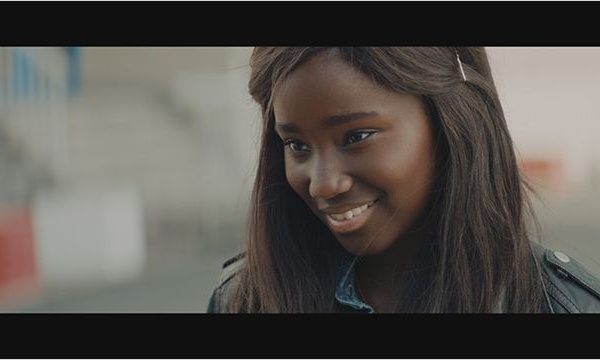 Bande de filles : le regard exotique du féminisme blanc sur la banlieue