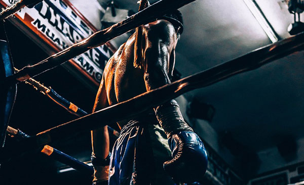 Faire de la boxe thaï pour des « jeunes de quartier » : entre « masculinité de quartier » et « masculinité respectable »
