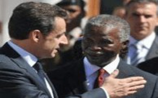 Sarkozy: 'La France n'a pas vocation à maintenir indéfiniment des forces armées en Afrique'