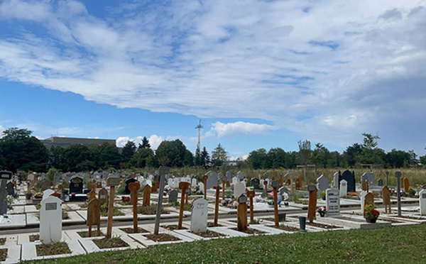 Le carré musulman du cimetière intercommunal de Valenton, en région parisienne, après une opération de nettoyage organisée par les communautés musulmanes locales en été 2025. © DR