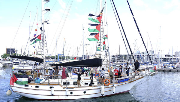 La flottille humanitaire pour Gaza interceptée par l'armée israélienne, les militants mis à genoux