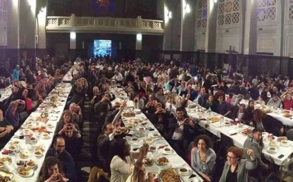 A Molenbeek et à Montréal, des iftar interreligieux à l’église (vidéo)
