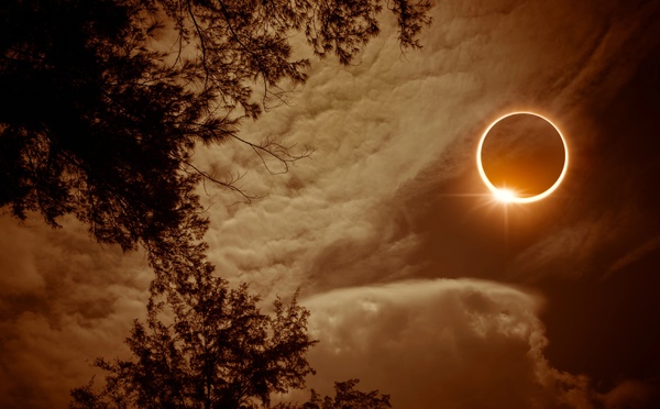 Éclipse solaire du 12 août : un spectacle rare dans le ciel, un rappel spirituel dans les mosquées