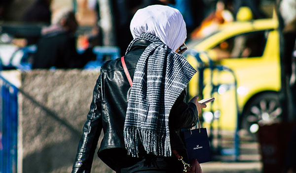 Voile dans l'espace public : le RN veut prendre exemple sur l'Iran en promettant une police du vêtement