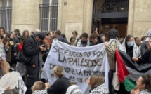 Des étudiants pro-palestiniens de Sciences Po Paris ont bloqué le bâtiment principal de la prestigieuse école jeudi 25 et vendredi 26 avril 2024. © Twitter/National SJP