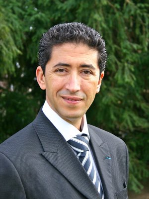 Tayeb Touazi, un combat sur deux fronts Tayeb Touazi, un combat sur deux fronts