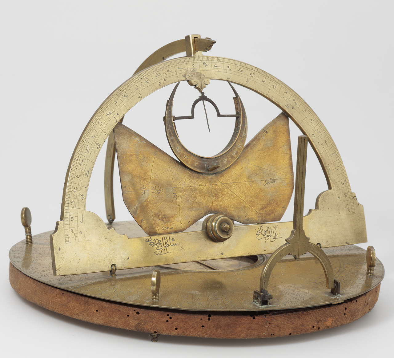 Indicateur de qibla et cadran solaire, Istanbul, Turquie, 1748 Indicateur de qibla et cadran solaire, Istanbul, Turquie, 1748